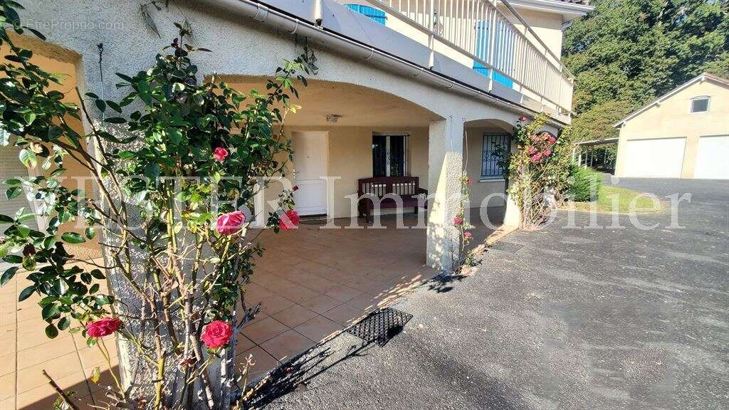 Maison à SAINT-FRONT-DE-PRADOUX