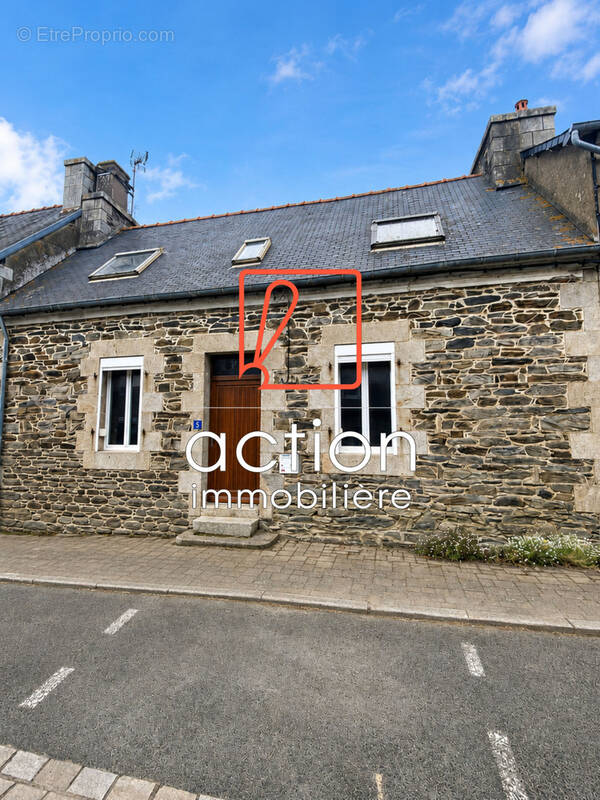 Maison à LA ROCHE-DERRIEN