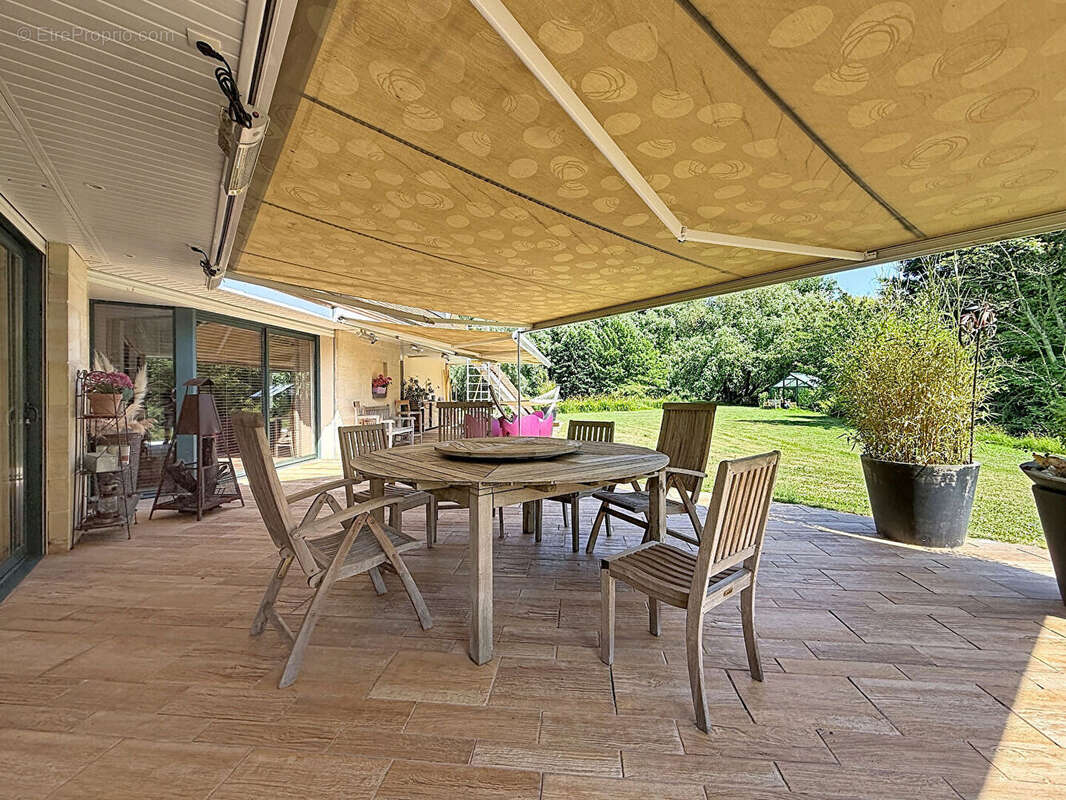EXCLUSIVITE - THAON - Propriété de 275 m2 sur 9 000 m2 de terrain avec étang - photo 4