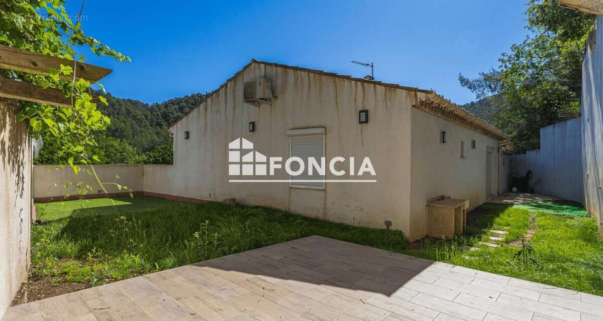 SOLLIES TOUCAS - Villa individuelle de 6 pièces de 200m2 et quatre chambres avec Jardin et parking - photo 10