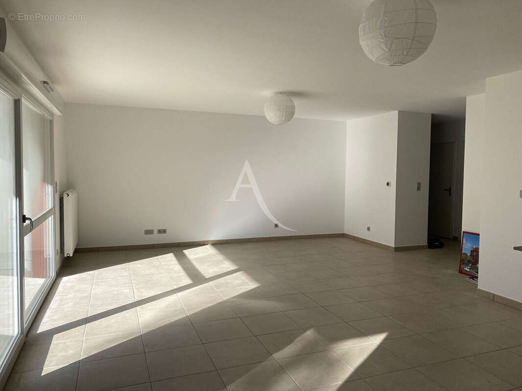 Appartement à PERONNAS