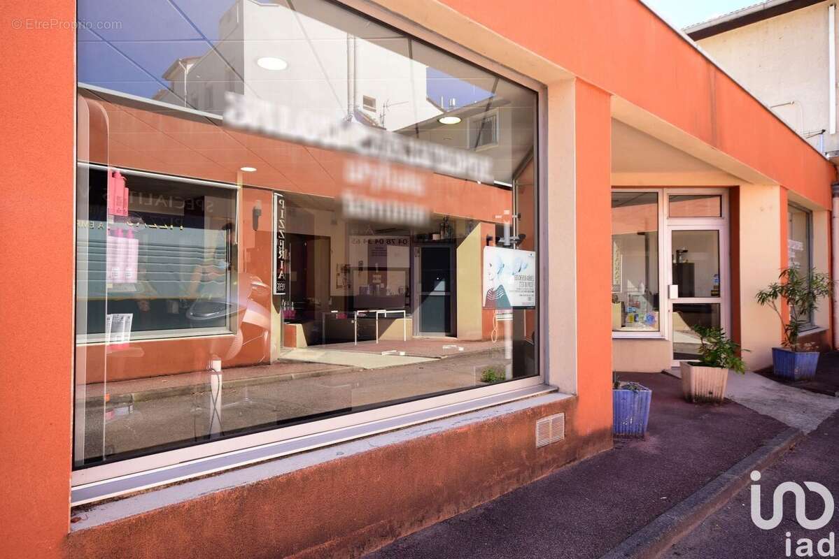 Photo 2 - Commerce à MEYZIEU