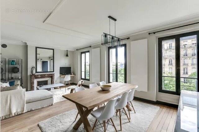 Appartement à PARIS-14E