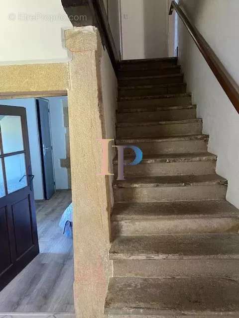 Maison à SAINT-CHRISTOPHE-EN-BRIONNAIS