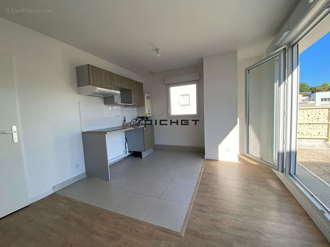 Appartement à BRUYERES-LE-CHATEL