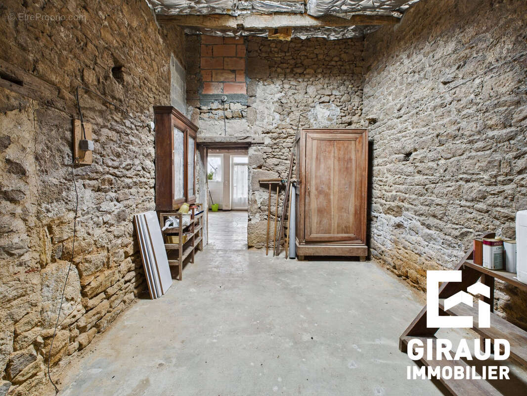 Maison à SAINT-CYR-DES-GATS