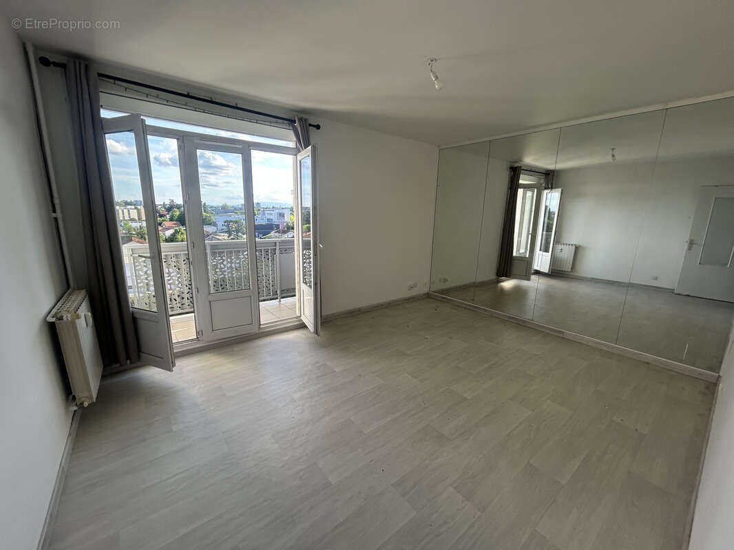 Appartement à BRON