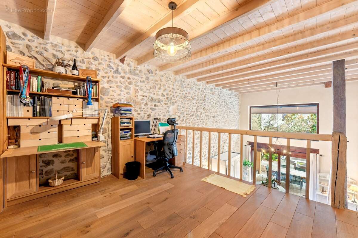 À VENDRE – Charmante ferme rénovée avec gîte indépendant et grange – Prévessin-Moëns - photo 5