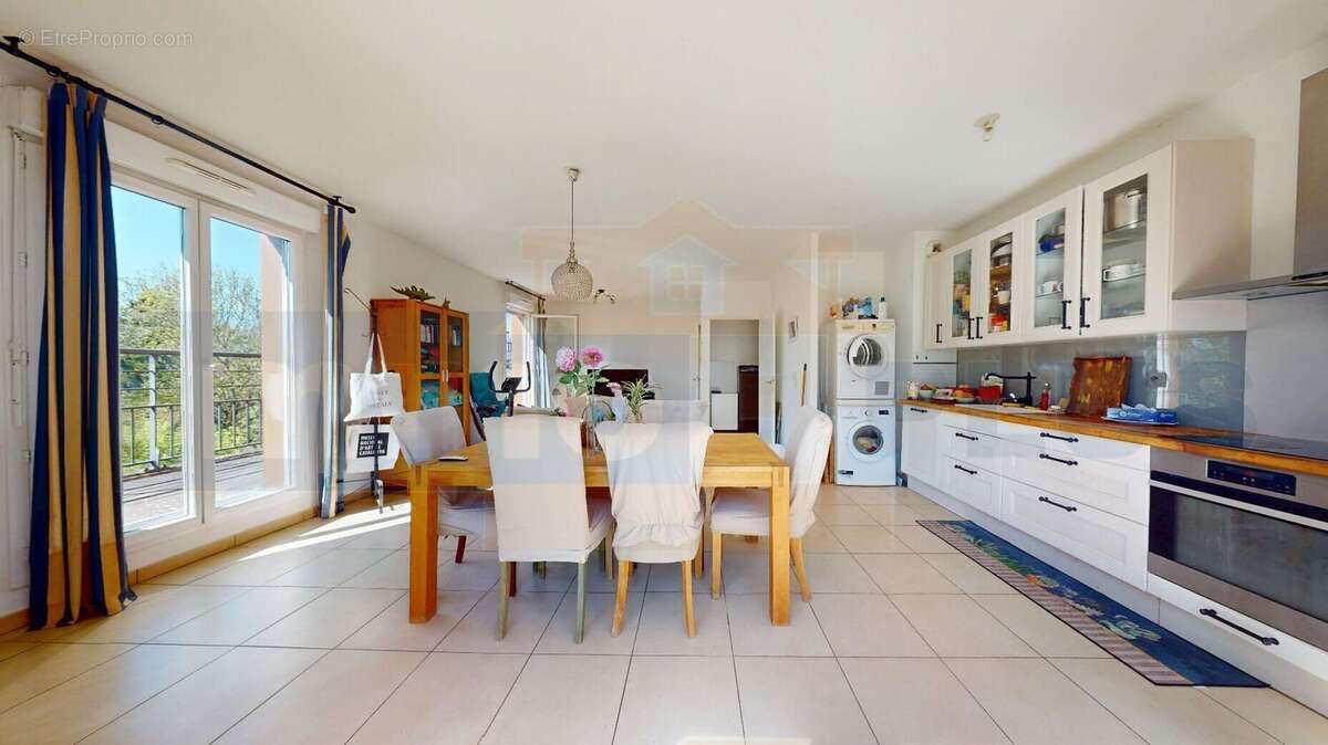 Appartement à FONTENAY-LE-FLEURY