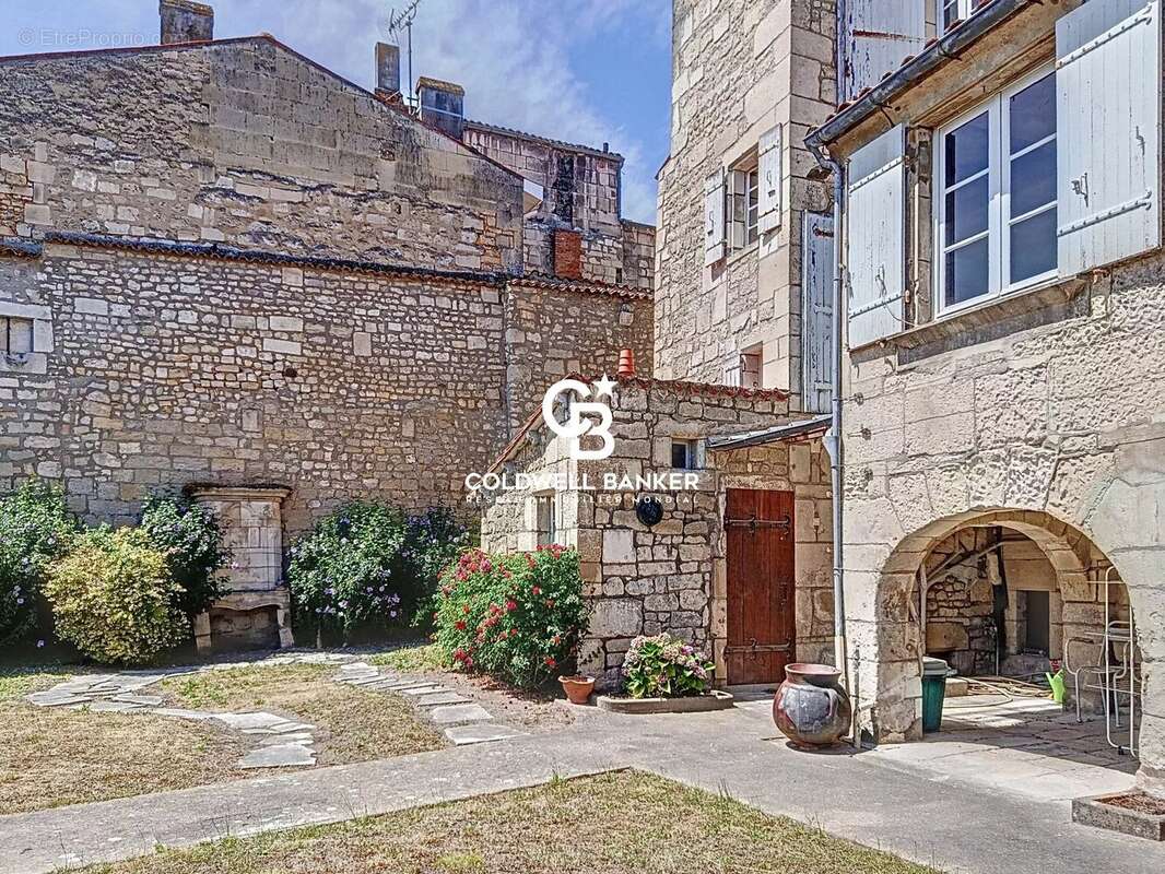 L’élégance du XVIIIe siècle alliée au confort d'aujourd'hui - Pons - photo 6
