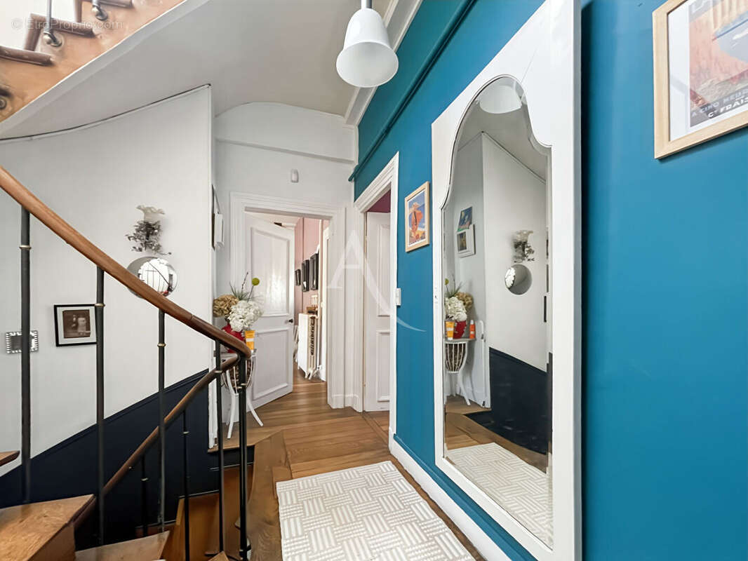 Maison de caractère avec dépendances dans le centre-ville - photo 11