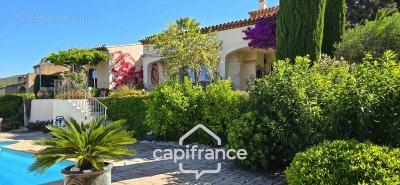 Maison à vendre 4 pièces VUE MER + Garage 55m² + Piscine SANARY SUR MER (83) - photo 10