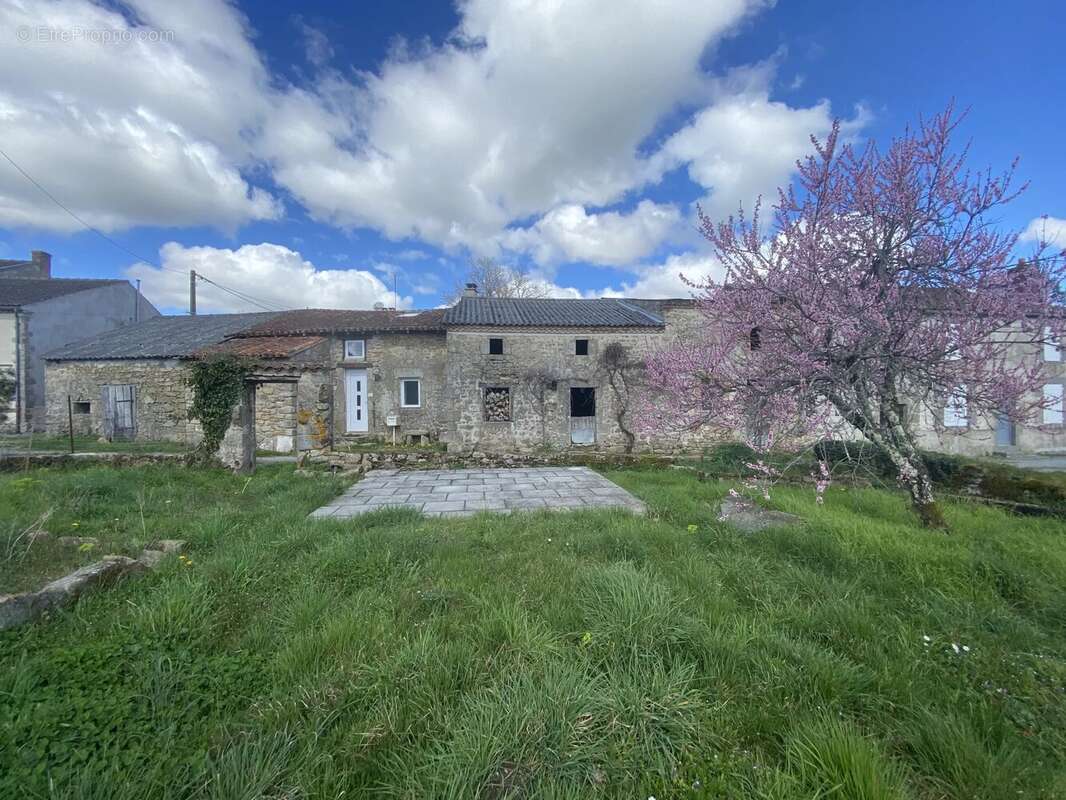 Maison à ORADOUR-SAINT-GENEST