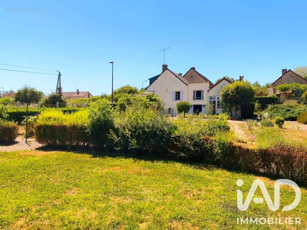 Maison 96 m² à Cercy-La-Tour  - photo 7