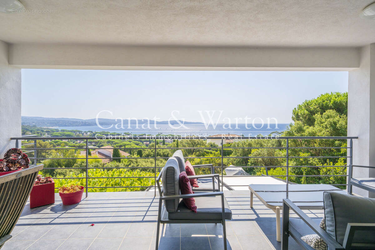 Vue panoramique sur la baie de cavalaire: villa rénovée avec piscine - photo 5