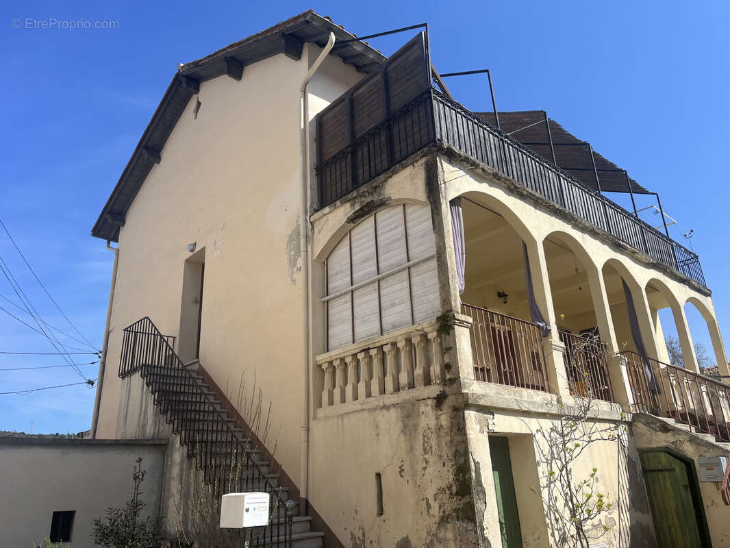 Appartement à REYNES