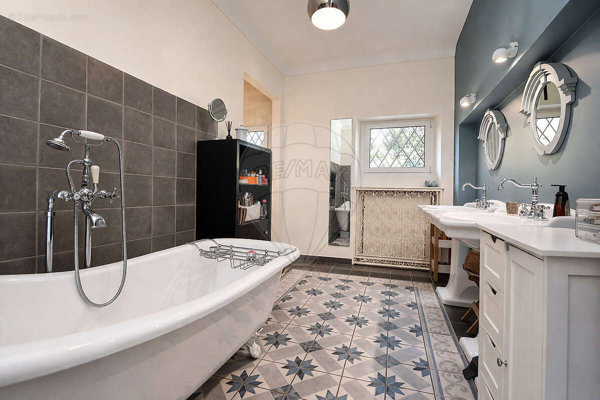 Maison à ROQUEFORT-LES-PINS