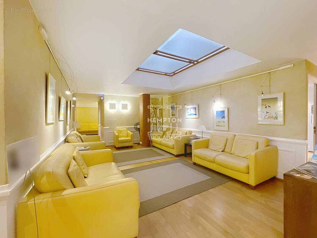 Commerce à PARIS-16E