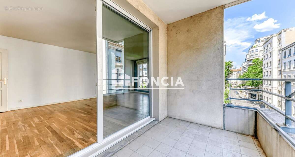 Vente appartement t5 - 108 m² - saxe gambetta - immeuble récent 2000 - photo 2