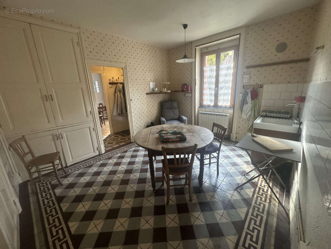 Maison à LA MONNERIE-LE-MONTEL