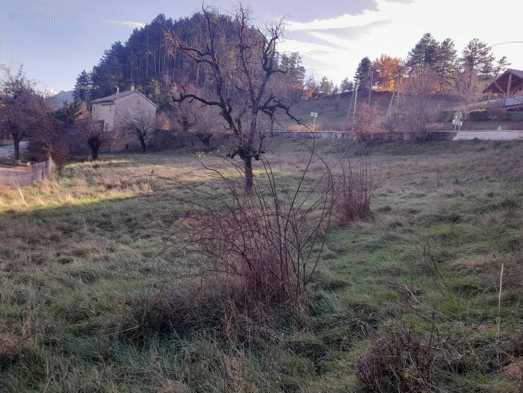 Terrain à RECOUBEAU-JANSAC