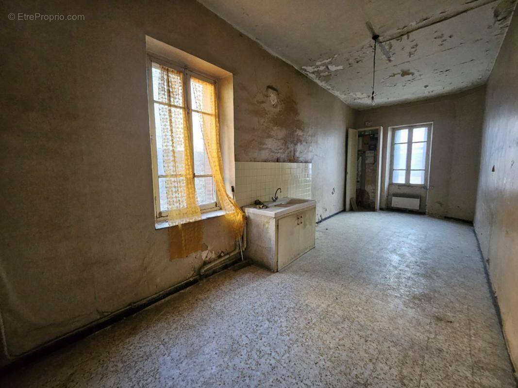 Appartement à BAGNOLS-SUR-CEZE