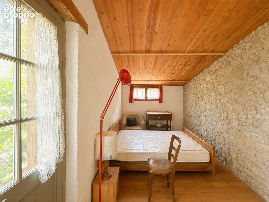 Maison de village en pierres avec annexes, jardin et cour intérieure à SAINT-PIERRE-DE-BOEUF - photo 12