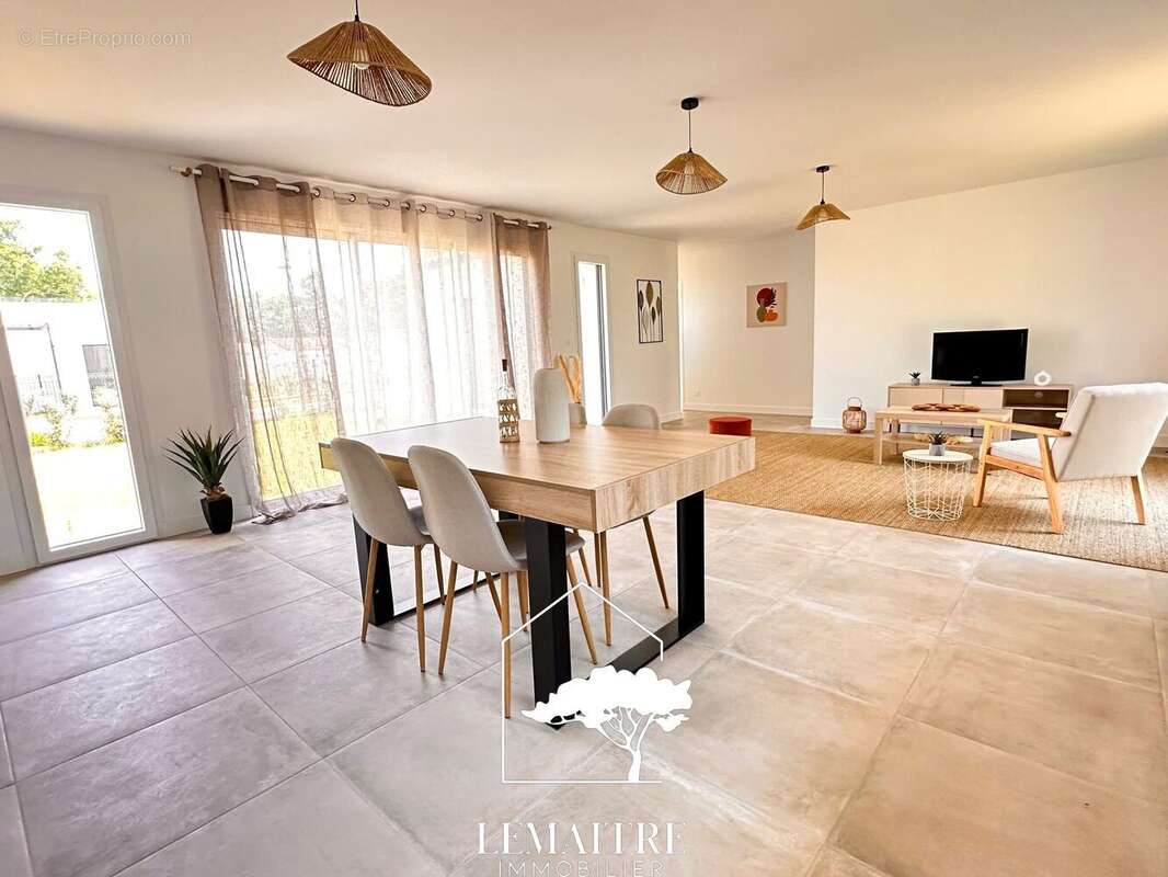 Maison à LES MATHES