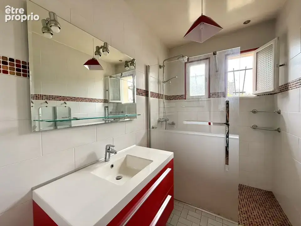 Pavillon familial, grand garage, appartement sur grand terrain - photo 10