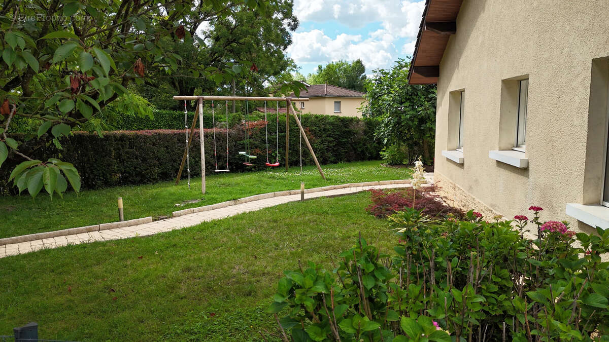 Maison familiale avec piscine   Péronnas - photo 2