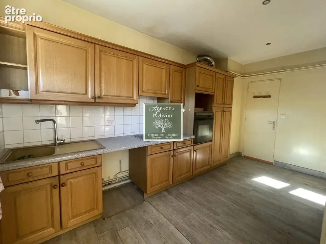TRINQUETAILLE - Appartement de 88m2 avec deux balcons et deux caves - photo 4
