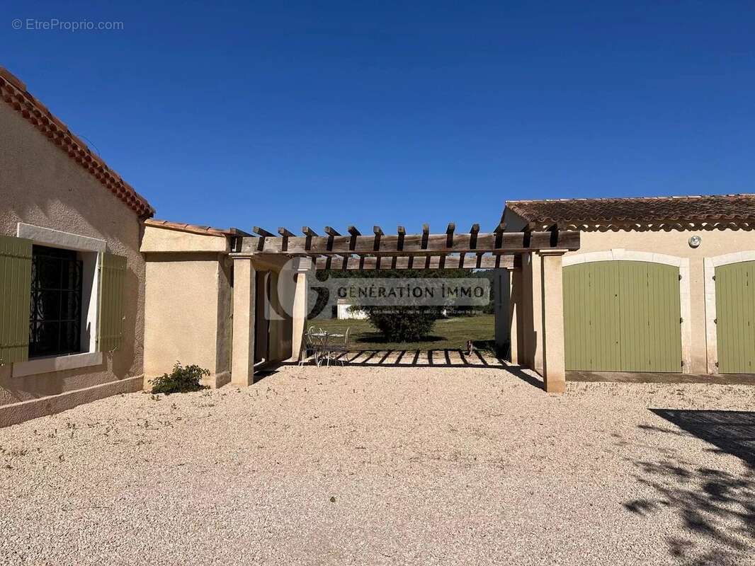 Maison à FONTVIEILLE