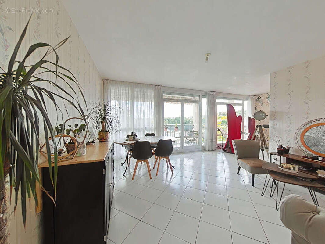 Appartement à FONTENAY-LE-FLEURY