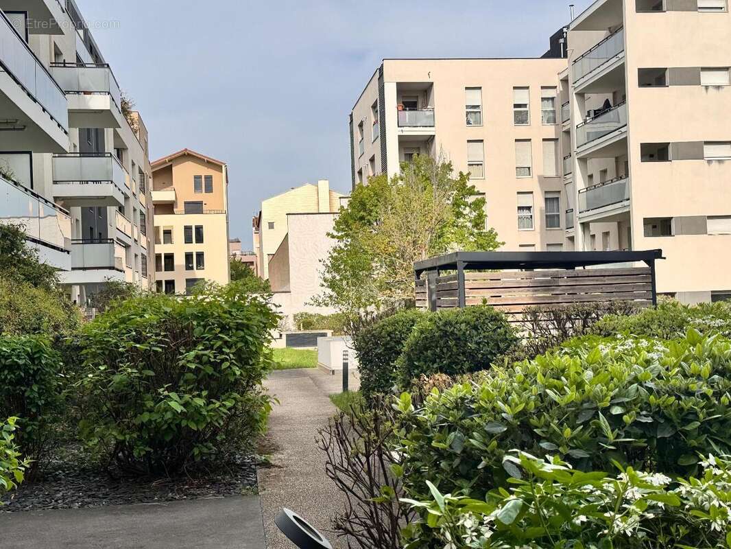   - Appartement à LYON-7E