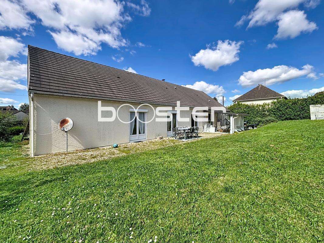 Maison à SAINT-YRIEIX-LA-PERCHE