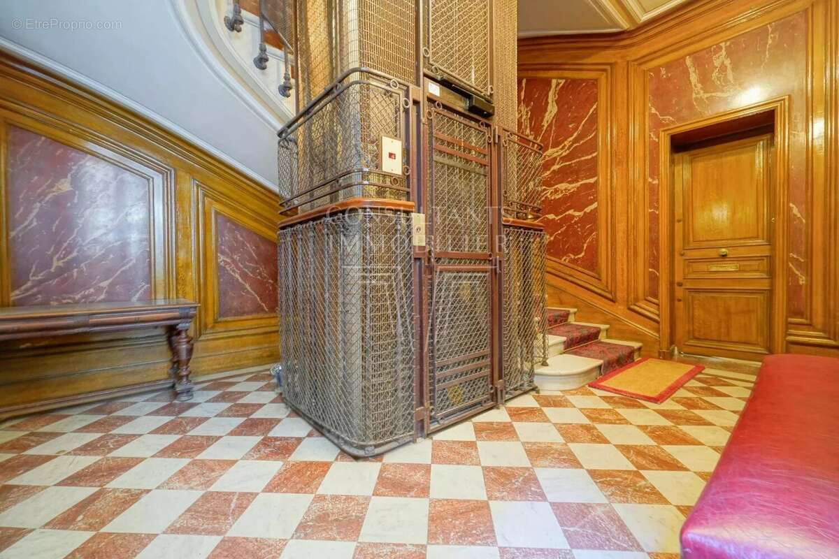 Appartement à PARIS-8E