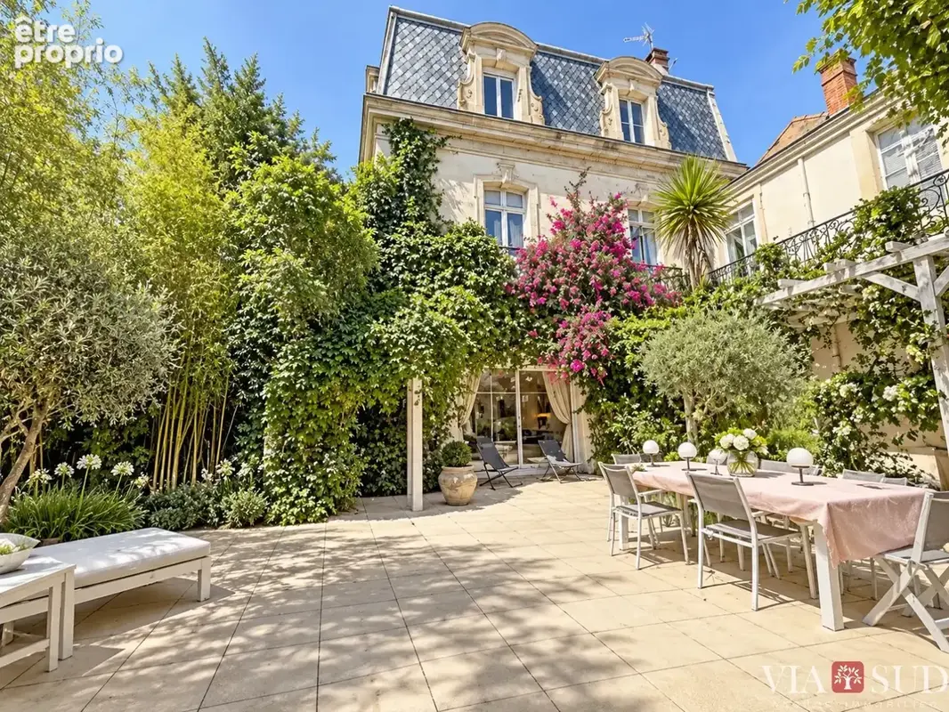 Béziers  Maison de maître de 307 m² avec piscine intérieure, garage et terrasses arborées. - photo 5