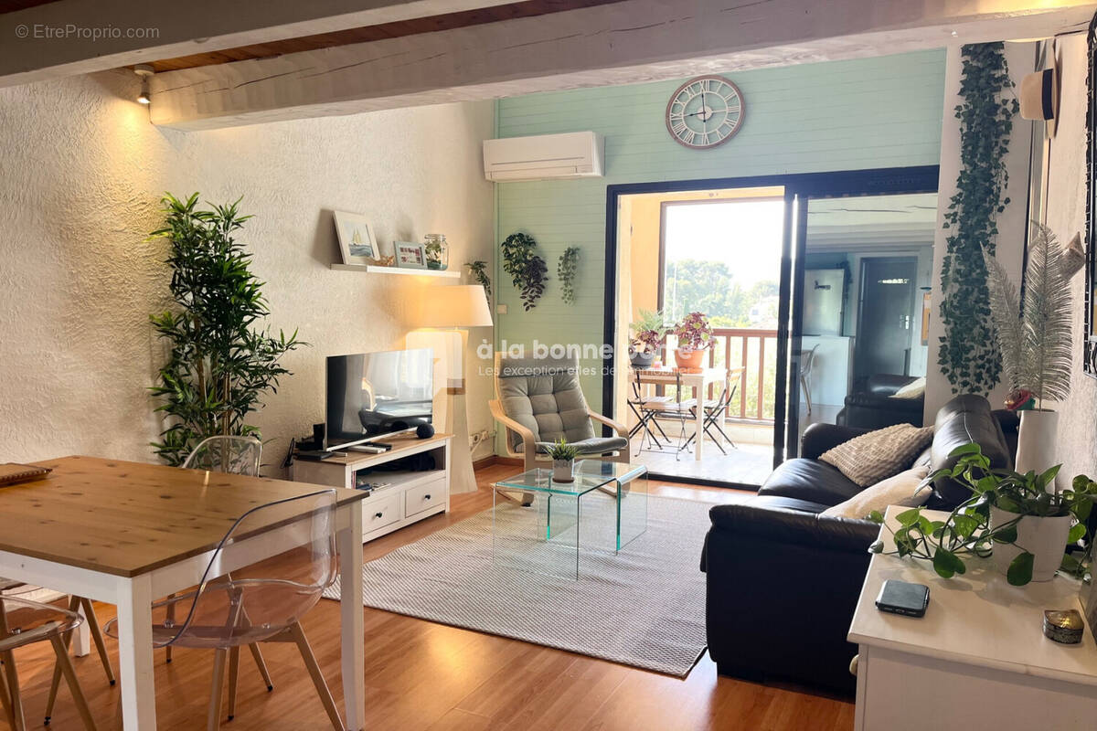 Appartement à SAINT-CYR-SUR-MER