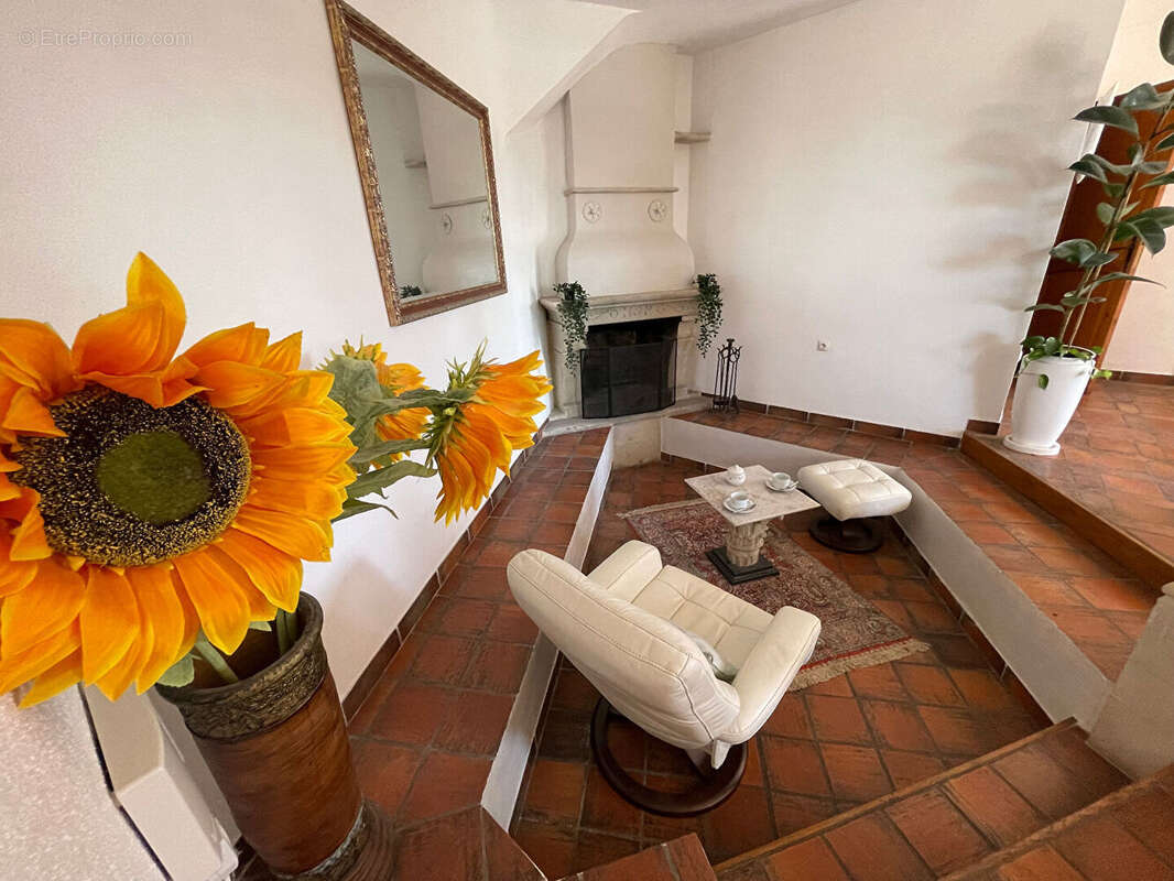 Maison à CHATEAUNEUF-LE-ROUGE