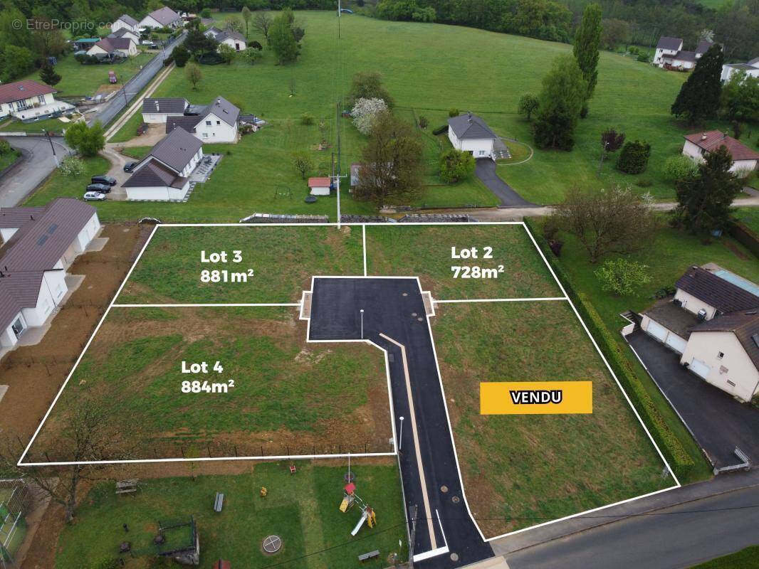 Terrain à BUSSIERES