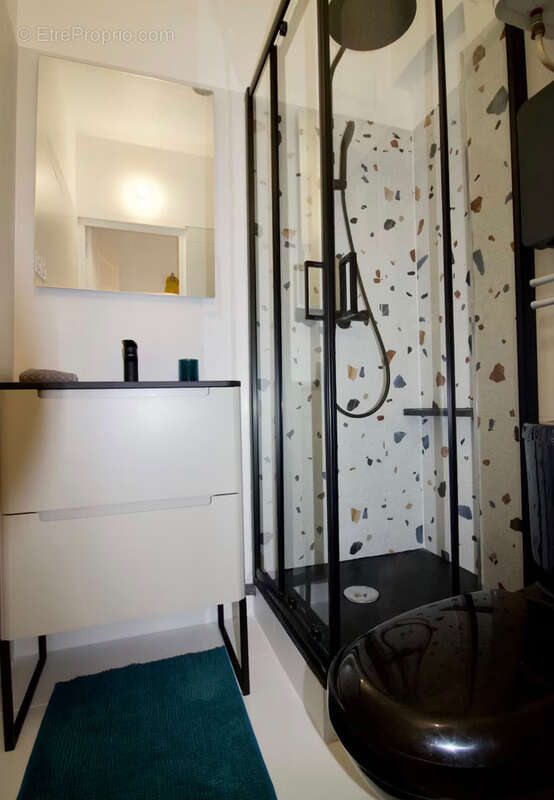 Aix en Pce centre ville - Studio meublé et rénové de  15m2. - photo 4
