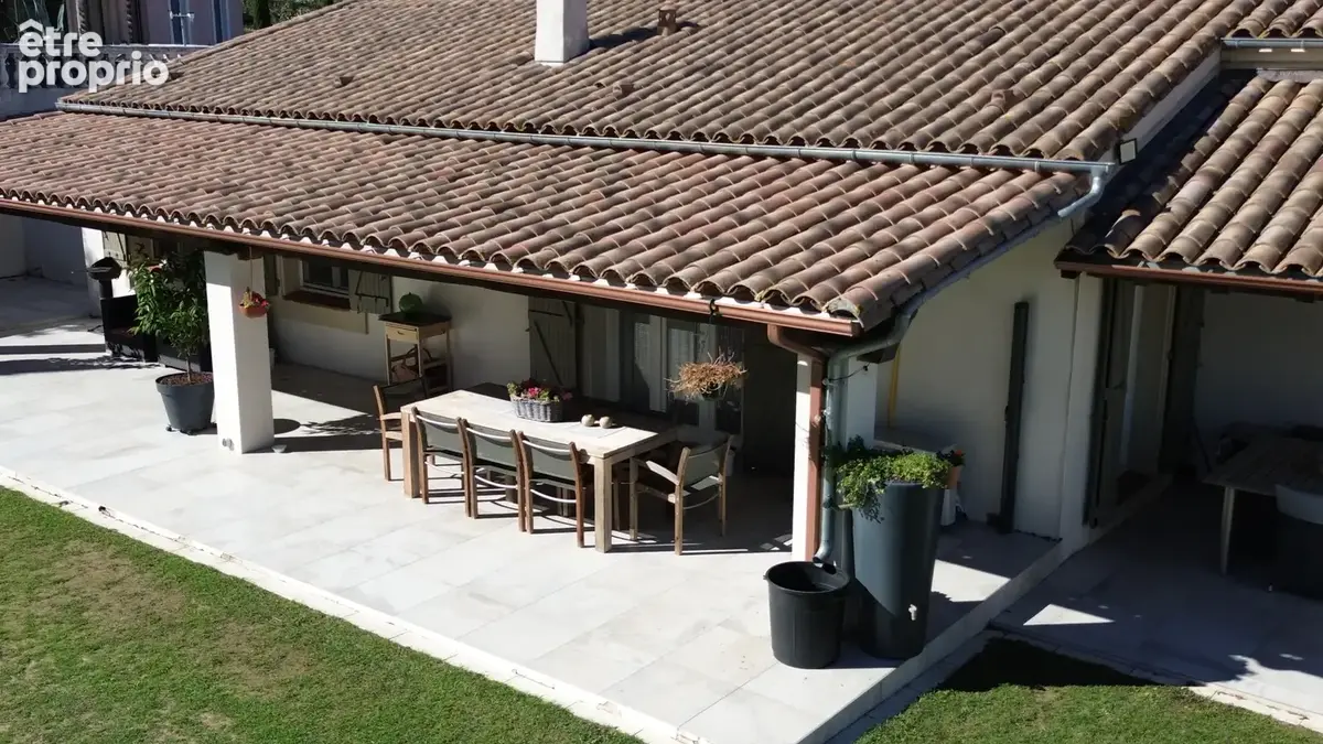 Superbe villa avec piscine et vue imprenable sur le village - photo 8