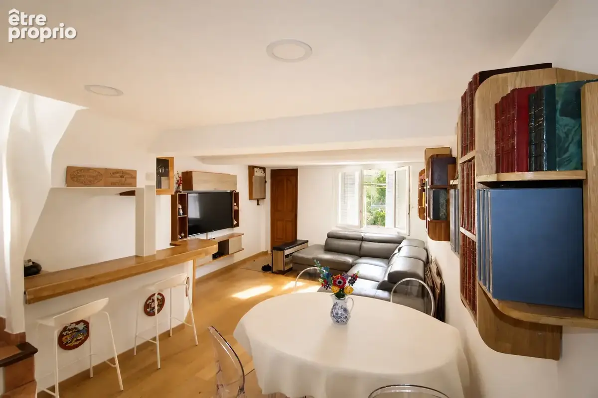 Allauch vieux village - Maison rénovée 102 m2 - 3 chambres + bureau ou dressing - photo 3