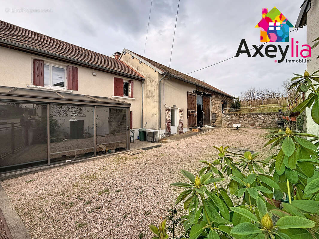 A vendre - arfeuilles - maison à rénover avec dépendances et terrain - photo 3