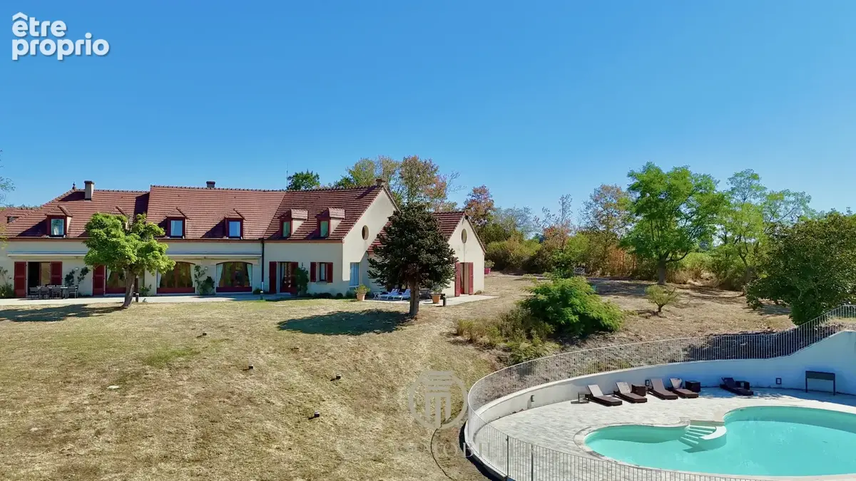 Domaine d’exception avec maison de caractère, pavillons d'invités, 2 étangs et plus de 10 hectares de prairies - photo 3