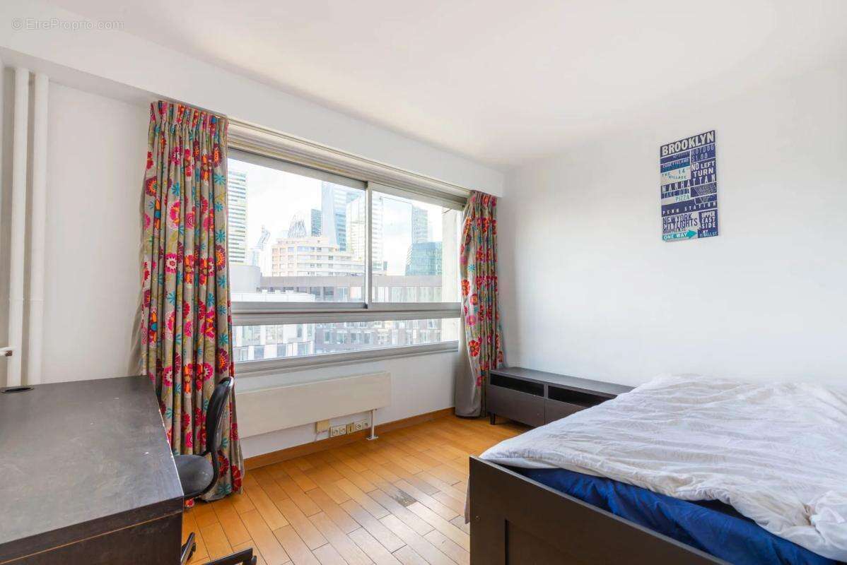 Appartement à COURBEVOIE