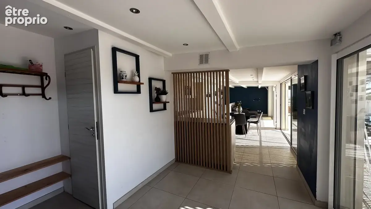 Maison à vendre à Bormes les mimosas avec 3 chambres, garage terrasse au calme avec vue dégagée colline et mer - photo 4