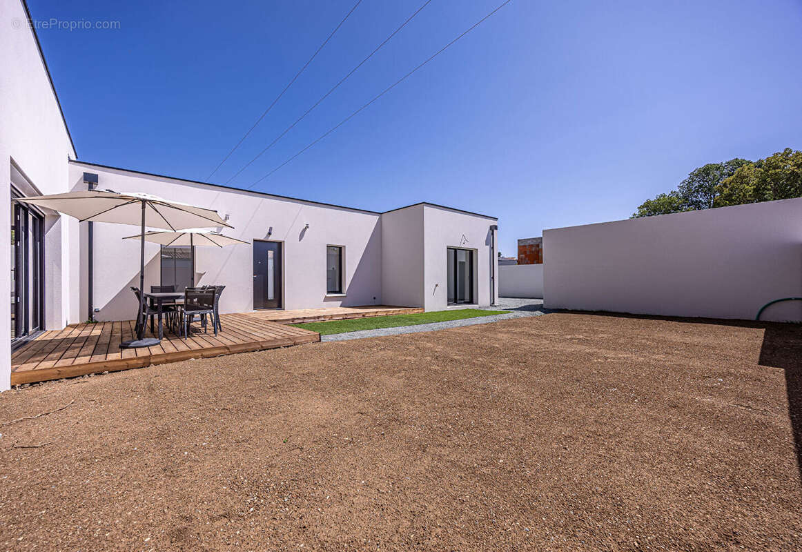 Maison récente de plain pied - photo 17