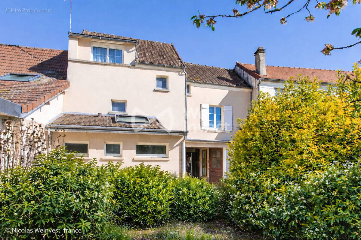 Maison à OCQUERRE