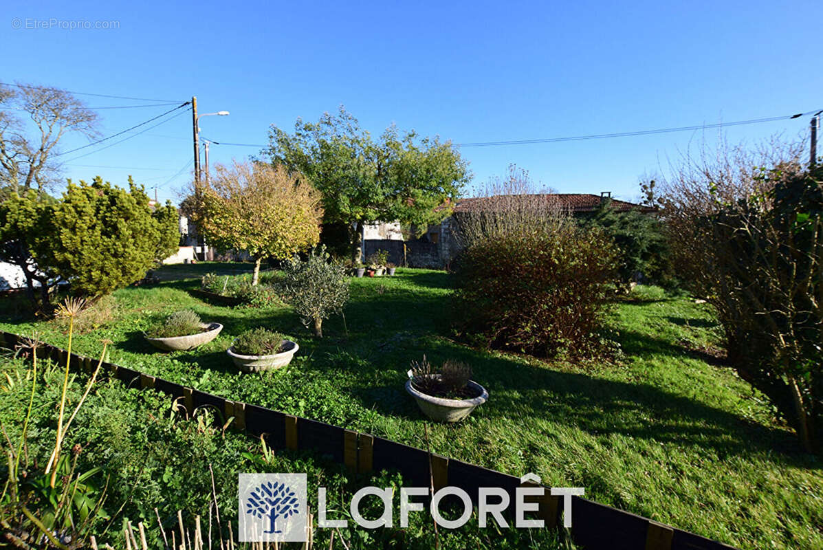Maison à SAINT-FORT-SUR-GIRONDE